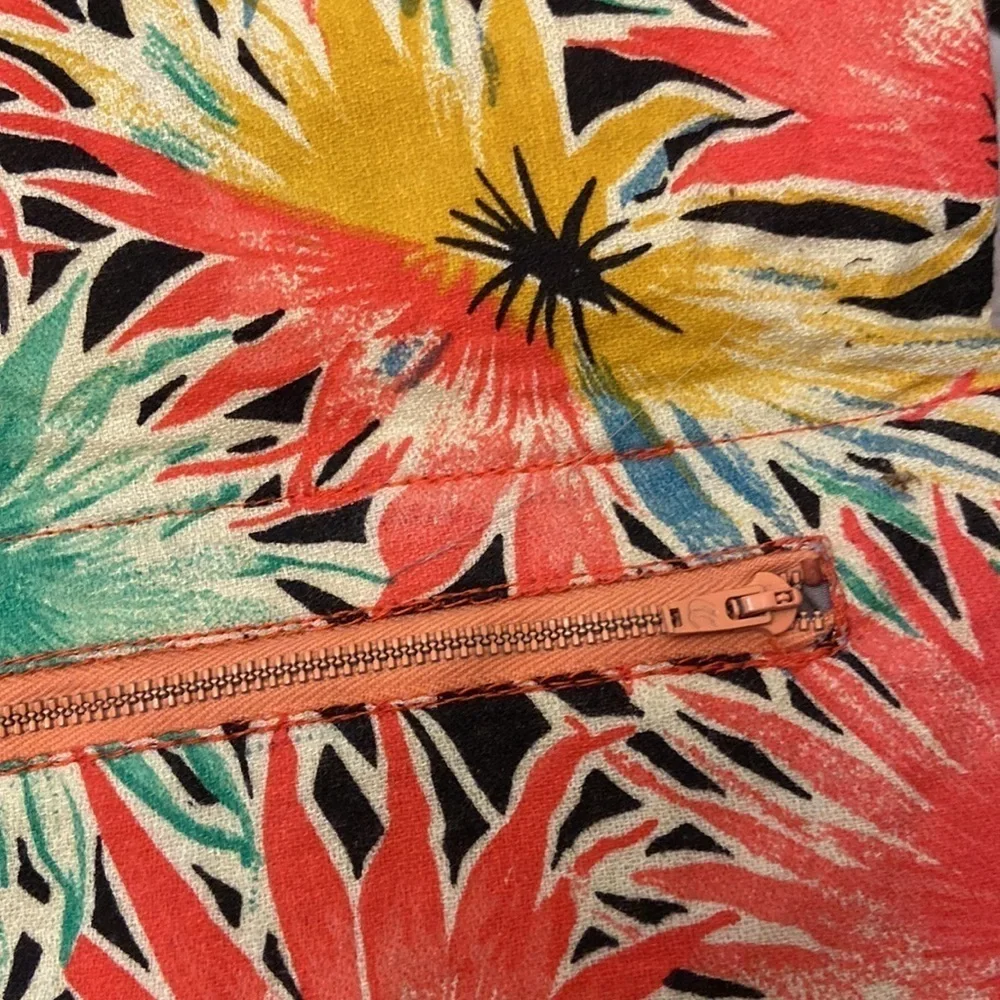 NWOT Very Unique Peach 🍑 Embroidered Clutch!